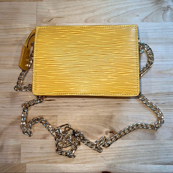 LOUIS VUITTON Epi Toiletry 15 Yellow w/ Chain - Picture 2 of 4